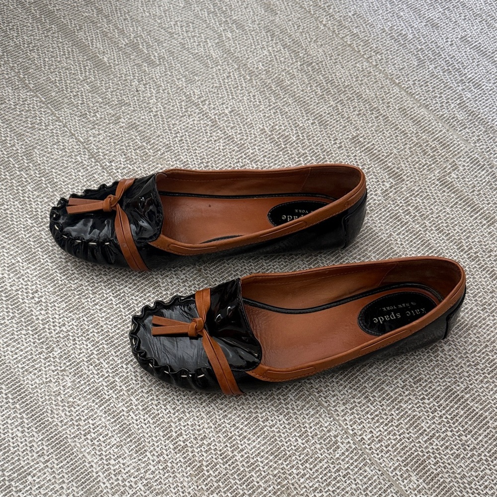 Kate Spade Glossy Black and Tan Loafers size 7.5 - Picture 3 of 6